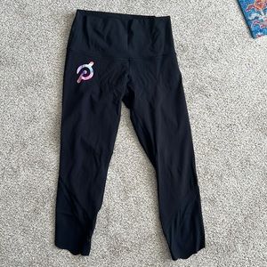 Peloton Lululemon Wunder Under Scalloped